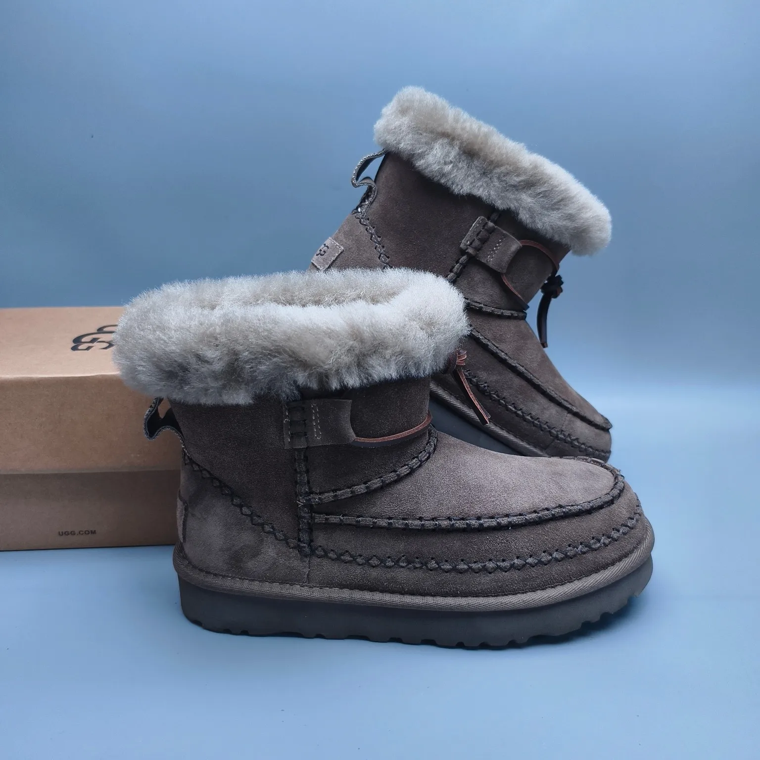 💰560 UGG sheepskin all-in-one snow boots 8251 mid-top braided casual shoes Color: maroon antelope brown Matching size: 35-40